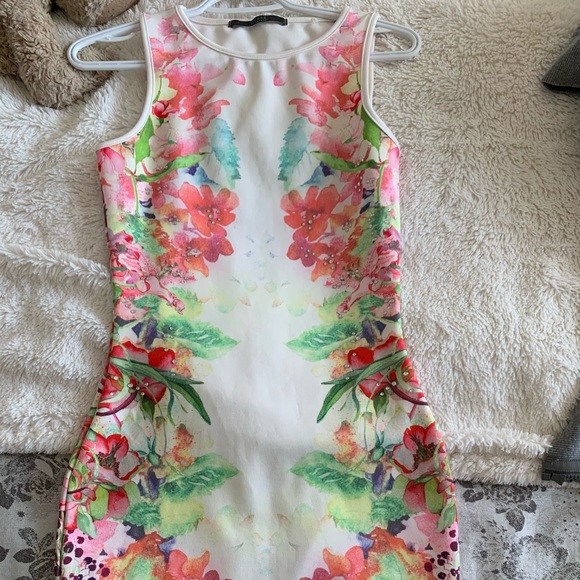 Guess Dress- NWT- Size small - Picture 3 of 3